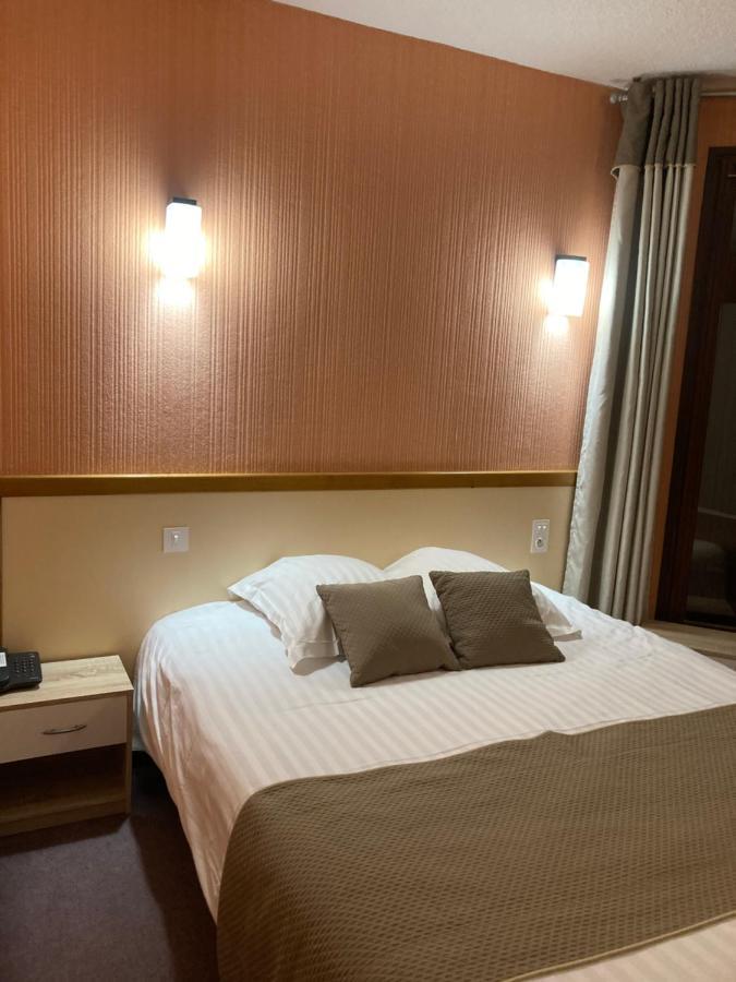 Logis Hotel Restaurant Des Voyageurs Le Malzieu-Ville Dış mekan fotoğraf