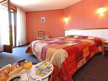 Logis Hotel Restaurant Des Voyageurs Le Malzieu-Ville Dış mekan fotoğraf