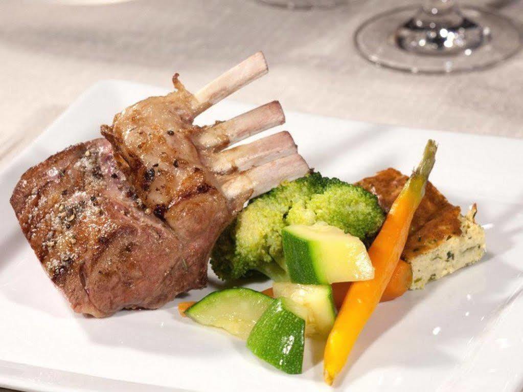 Logis Hotel Restaurant Des Voyageurs Le Malzieu-Ville Dış mekan fotoğraf