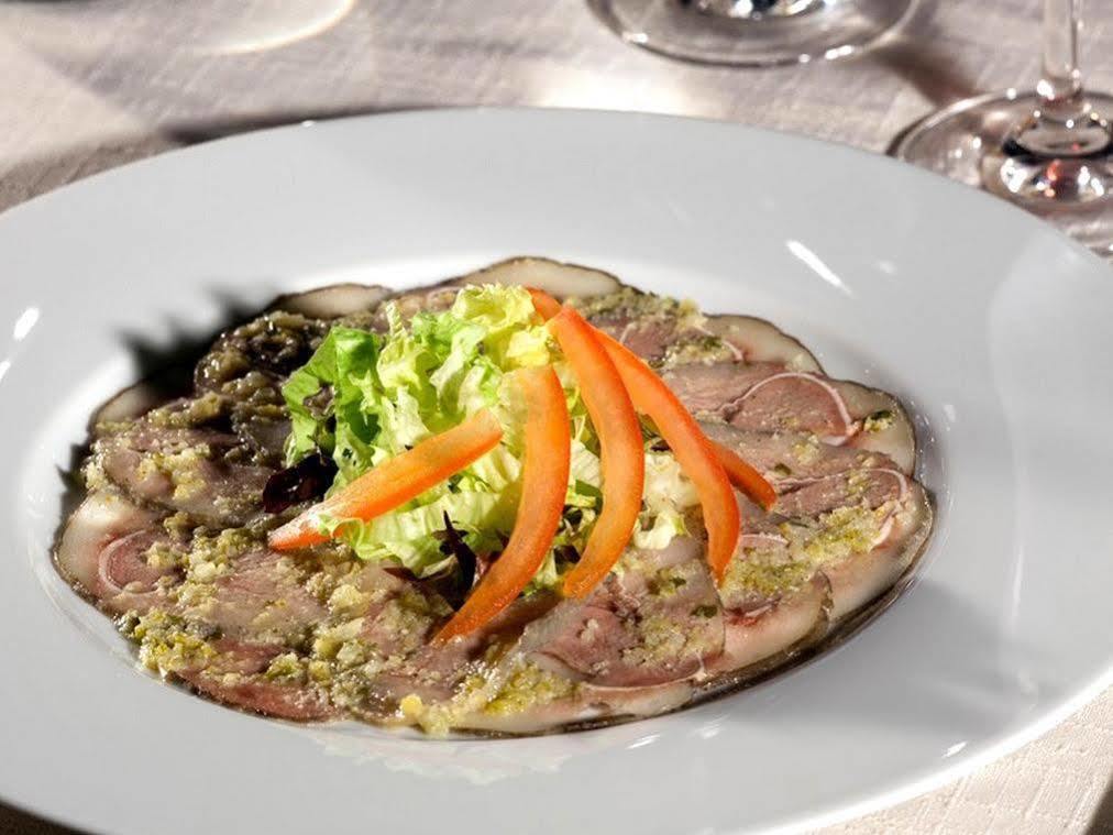 Logis Hotel Restaurant Des Voyageurs Le Malzieu-Ville Dış mekan fotoğraf